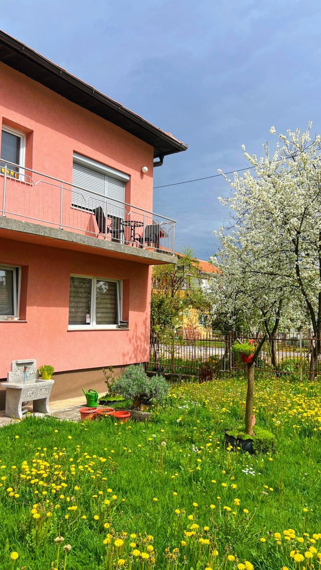 Guest House Bosnian House Hrasnica エクステリア 写真