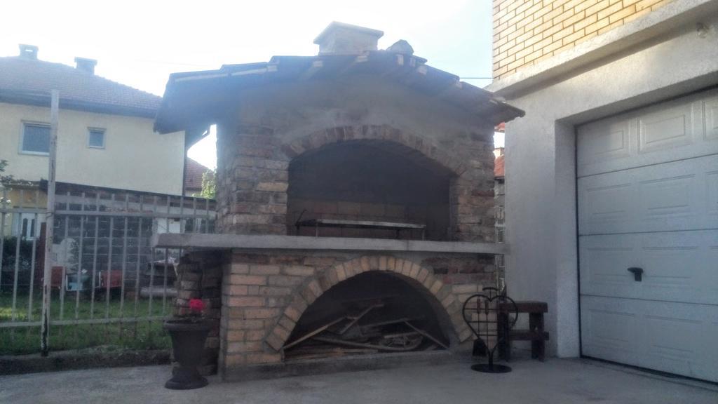 Guest House Bosnian House Hrasnica エクステリア 写真